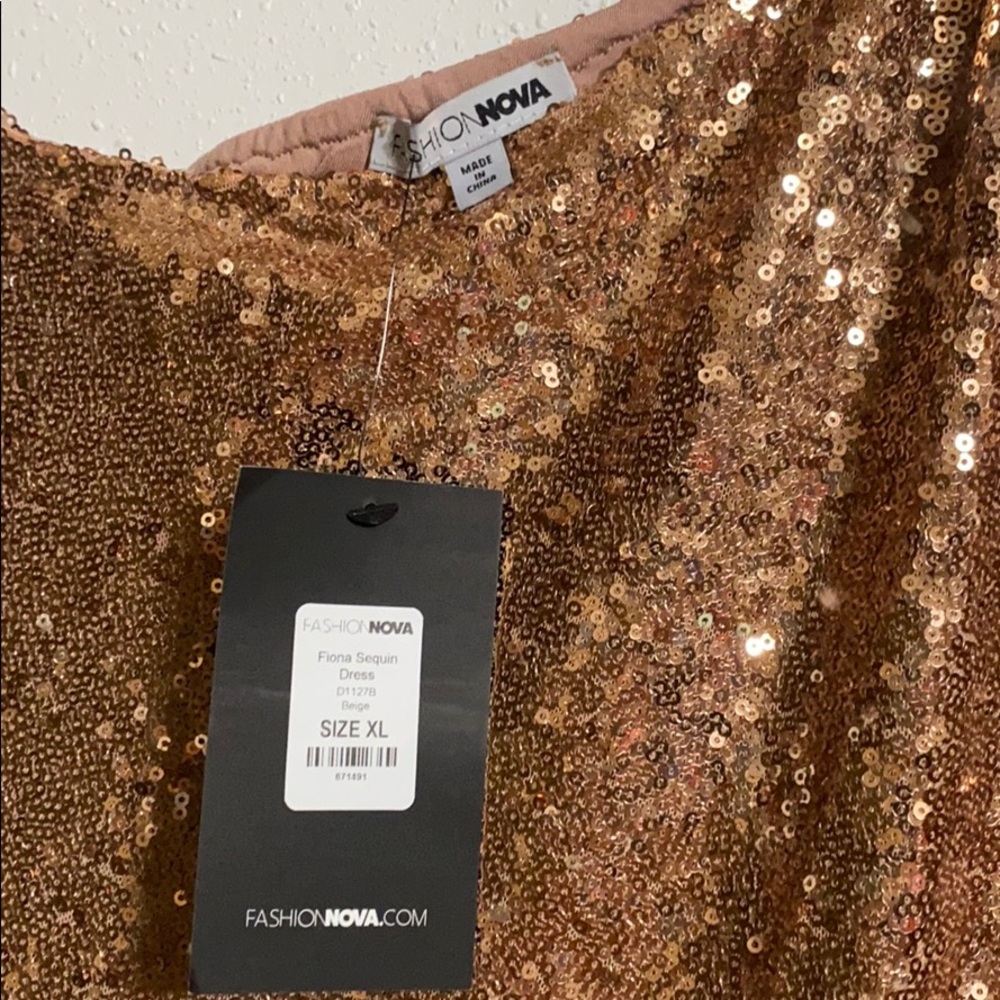 Womens/Juniors sequin dress. - Picture 5 of 5